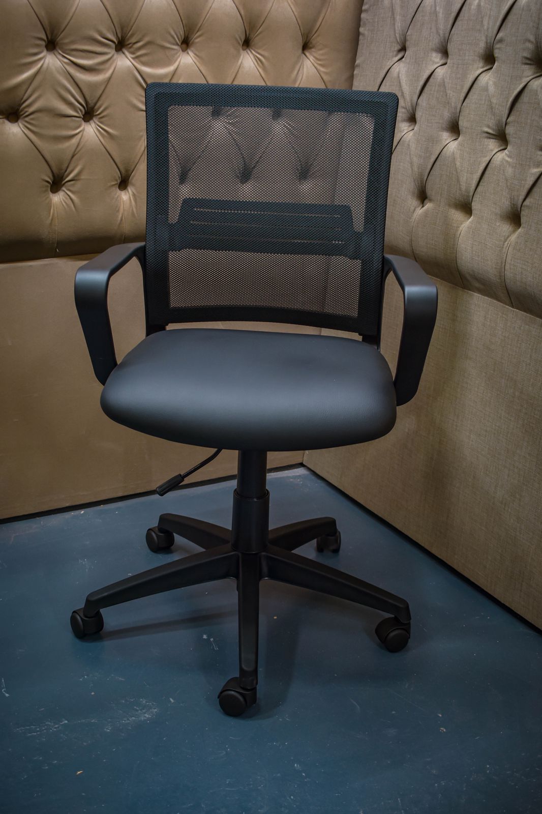 SILLA DE OFICINA ERGONOMICA REGULABLE EN ALTURA CON RUEDAS